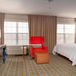 Deluxe  King Room Mobility accessible